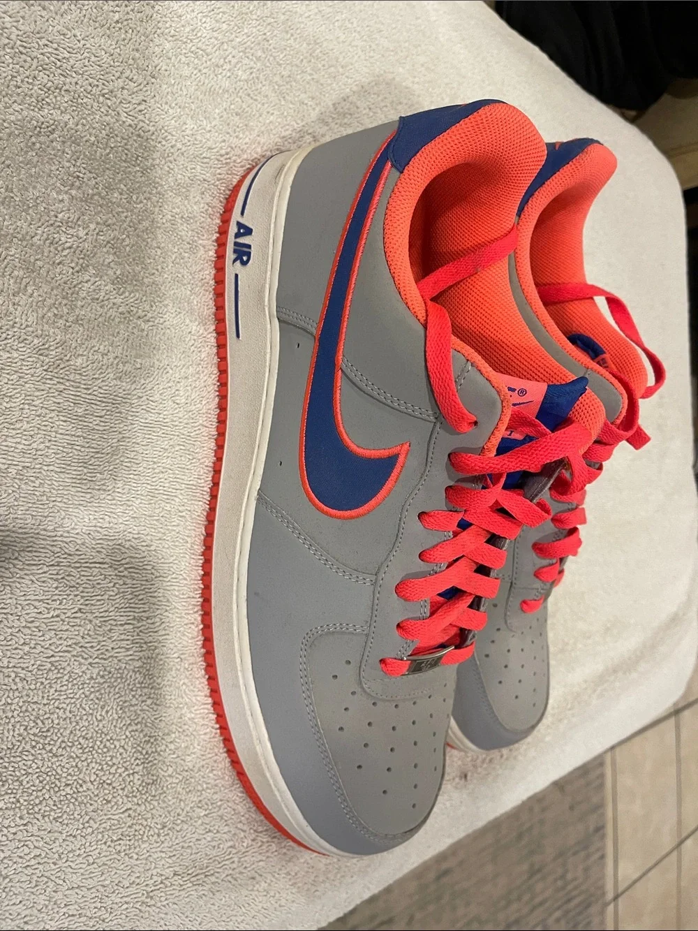 Nike Air Force one Men’s Gray & Coral Low-Top Sneakers with Blue Tongue-Rare